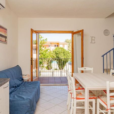 Appartamento Residenziale Trilocale 6 Posti Letto Via Oristano San Teodoro  Buitenkant foto