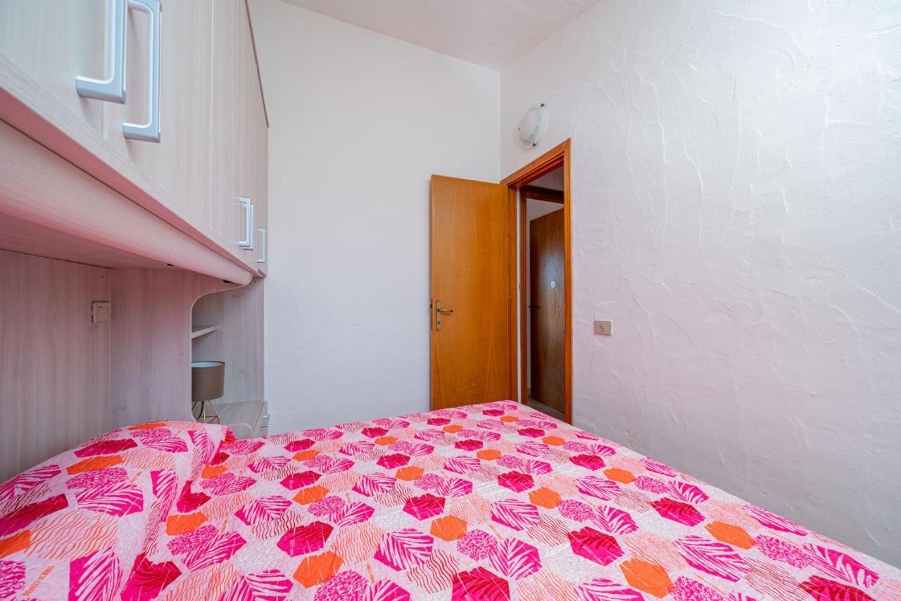 Appartamento Residenziale Trilocale 6 Posti Letto Via Oristano San Teodoro  Buitenkant foto