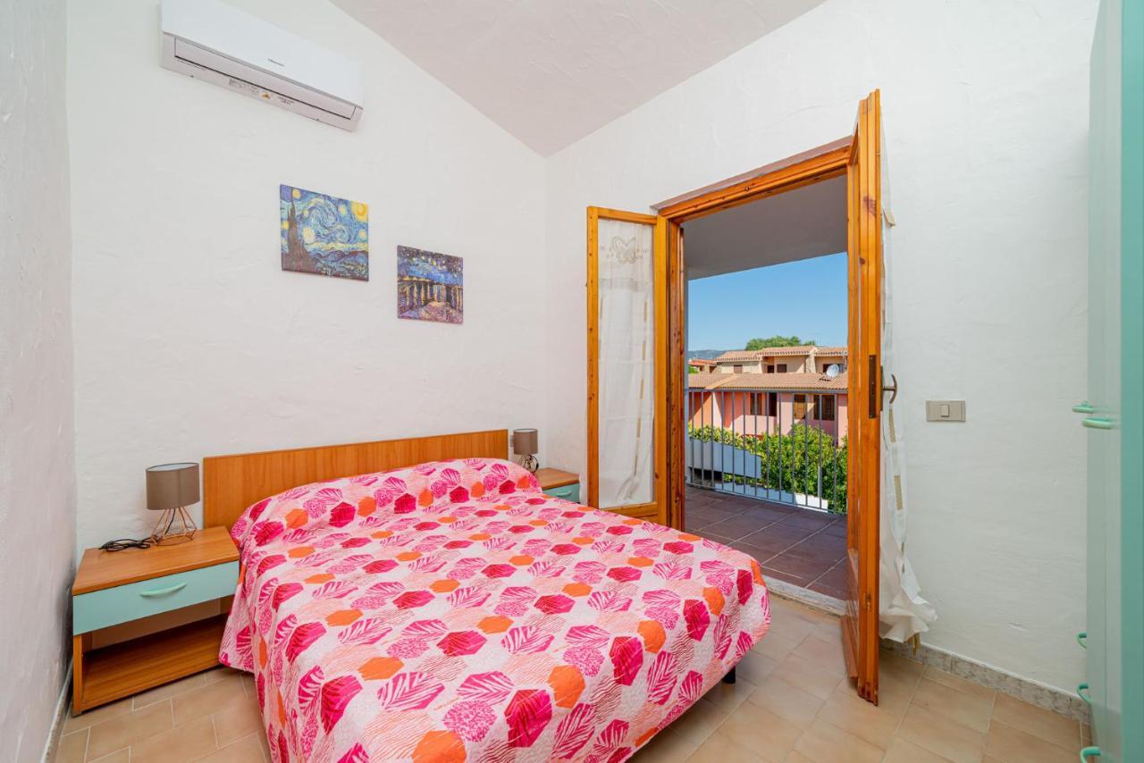 Appartamento Residenziale Trilocale 6 Posti Letto Via Oristano San Teodoro  Buitenkant foto