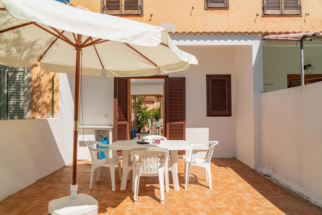 Appartamento Residenziale Trilocale 6 Posti Letto Via Oristano San Teodoro  Buitenkant foto